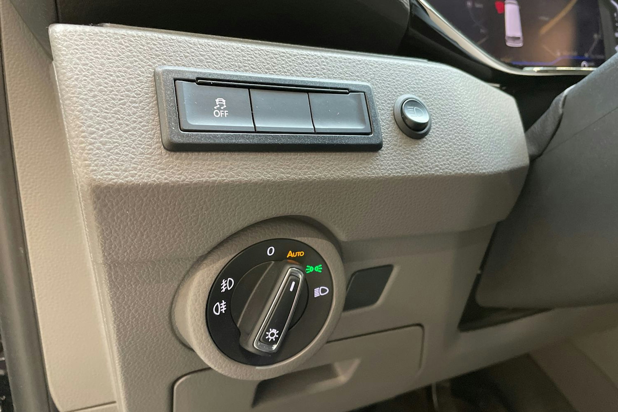 musta Volkswagen Transporter 2022 kuva 22.