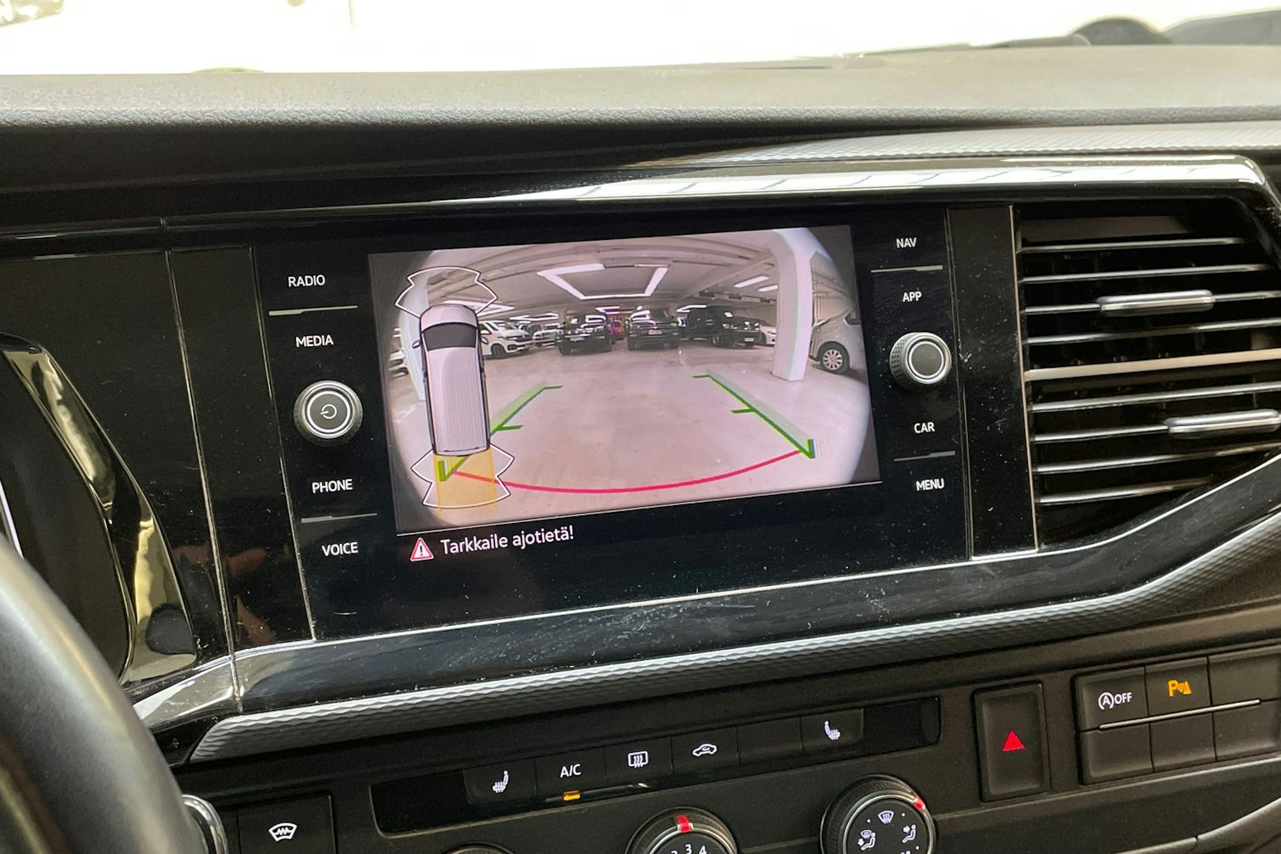 musta Volkswagen Transporter 2022 kuva 26.