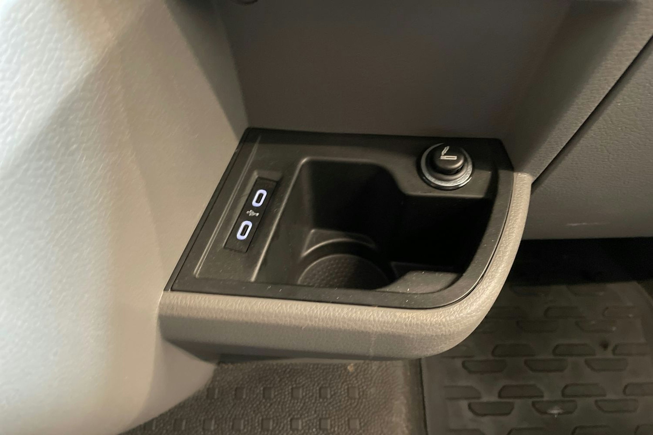 musta Volkswagen Transporter 2022 kuva 28.