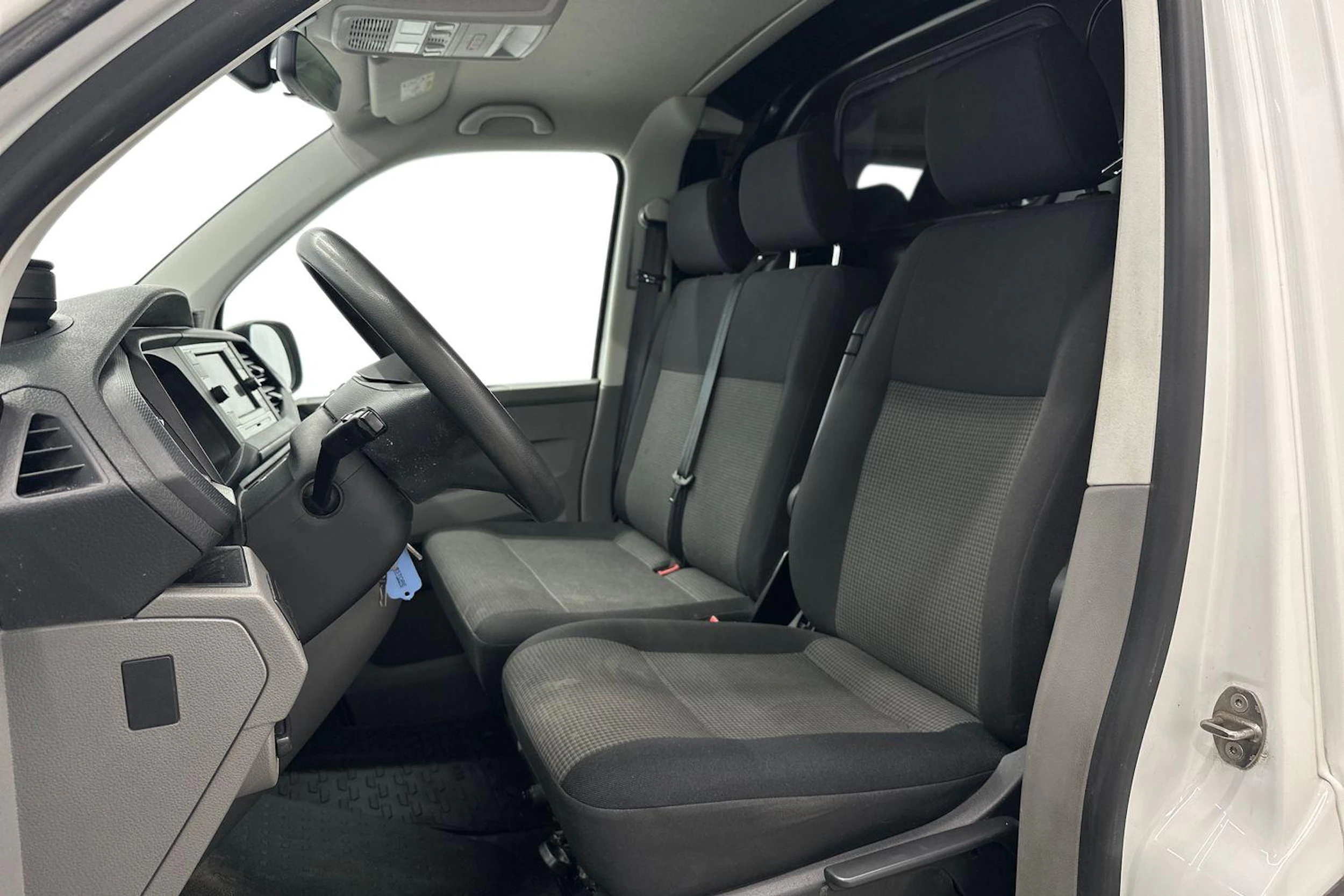 valkoinen Volkswagen Transporter 2022 kuva 8.