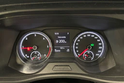 valkoinen Volkswagen Transporter 2022 kuva 11.