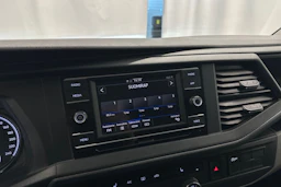 valkoinen Volkswagen Transporter 2022 kuva 13.