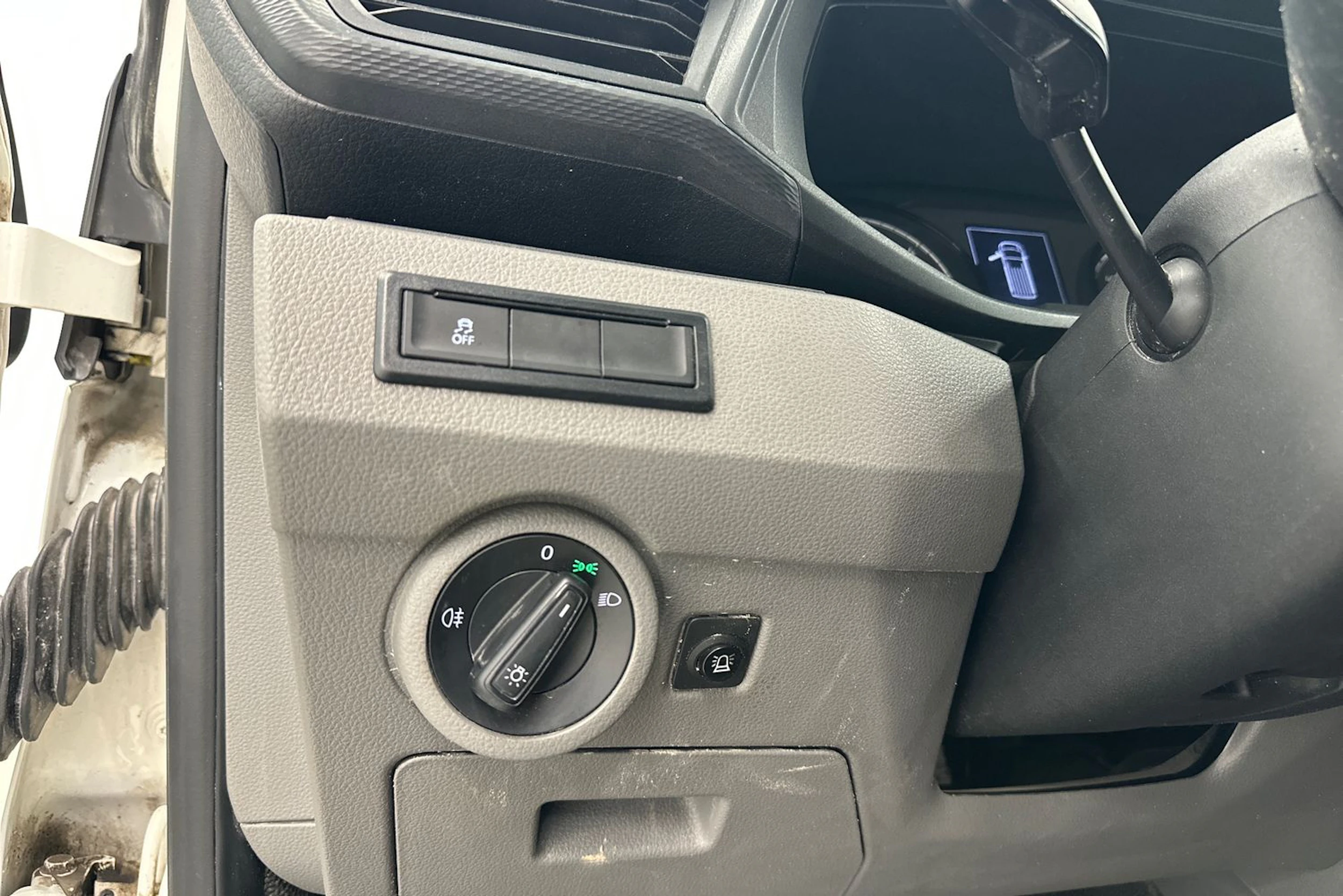 valkoinen Volkswagen Transporter 2022 kuva 19.