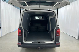 valkoinen Volkswagen Transporter 2022 kuva 21.