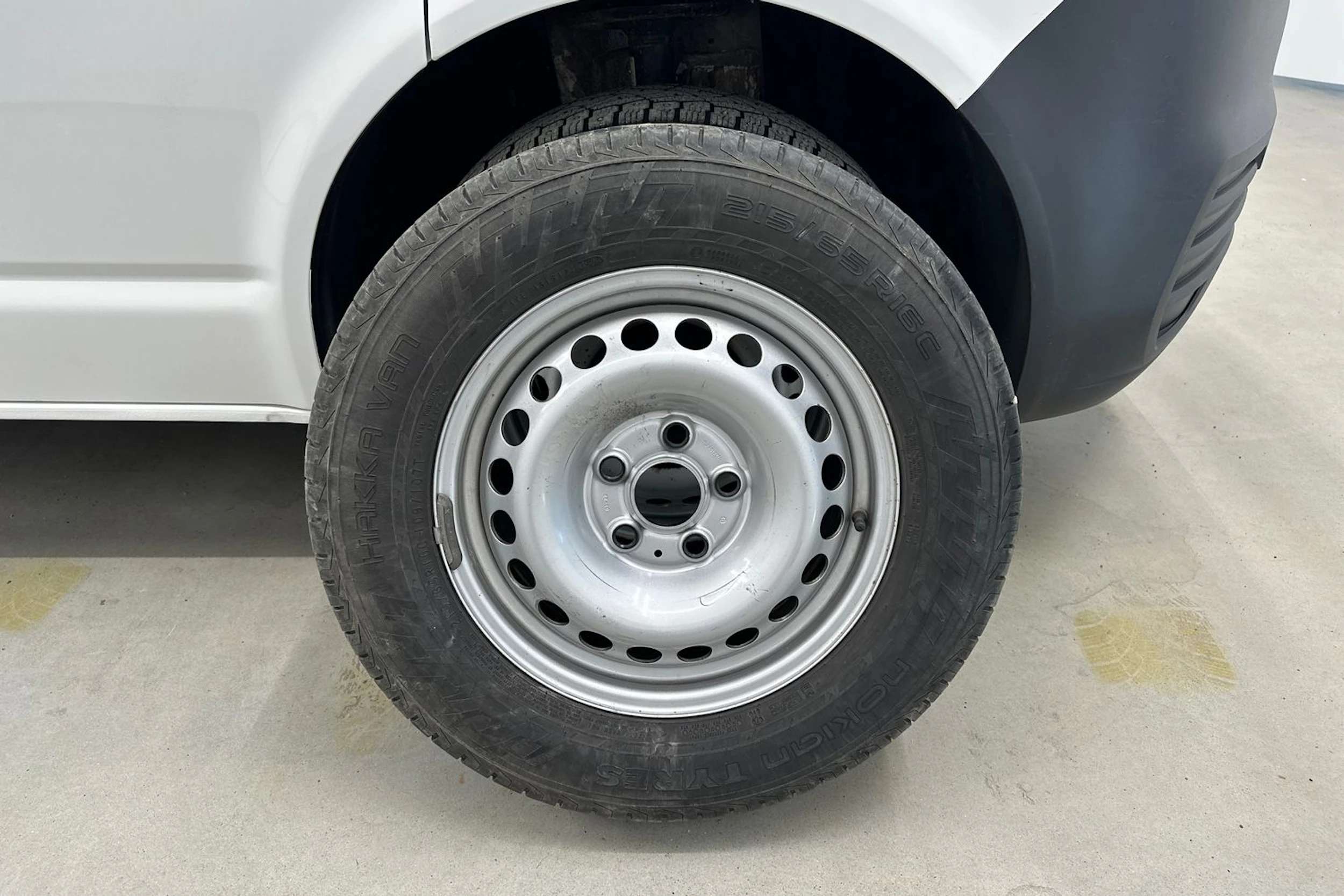 valkoinen Volkswagen Transporter 2022 kuva 22.