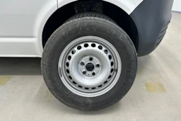 valkoinen Volkswagen Transporter 2022 kuva 22.