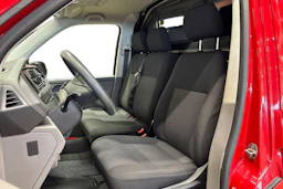 punainen Volkswagen Transporter 2022 kuva 8.