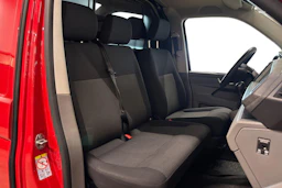 punainen Volkswagen Transporter 2022 kuva 11.