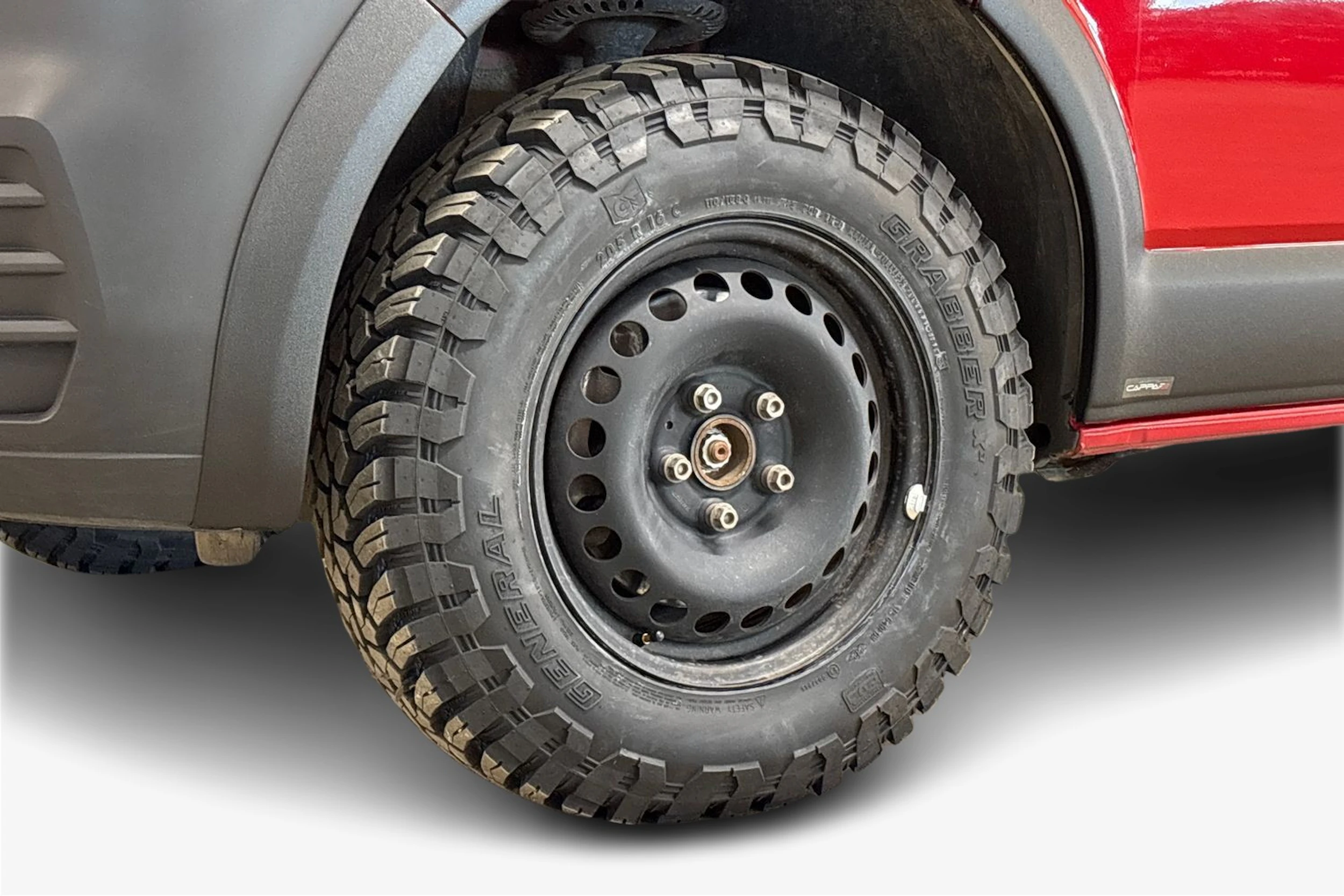 punainen Volkswagen Transporter 2022 kuva 12.