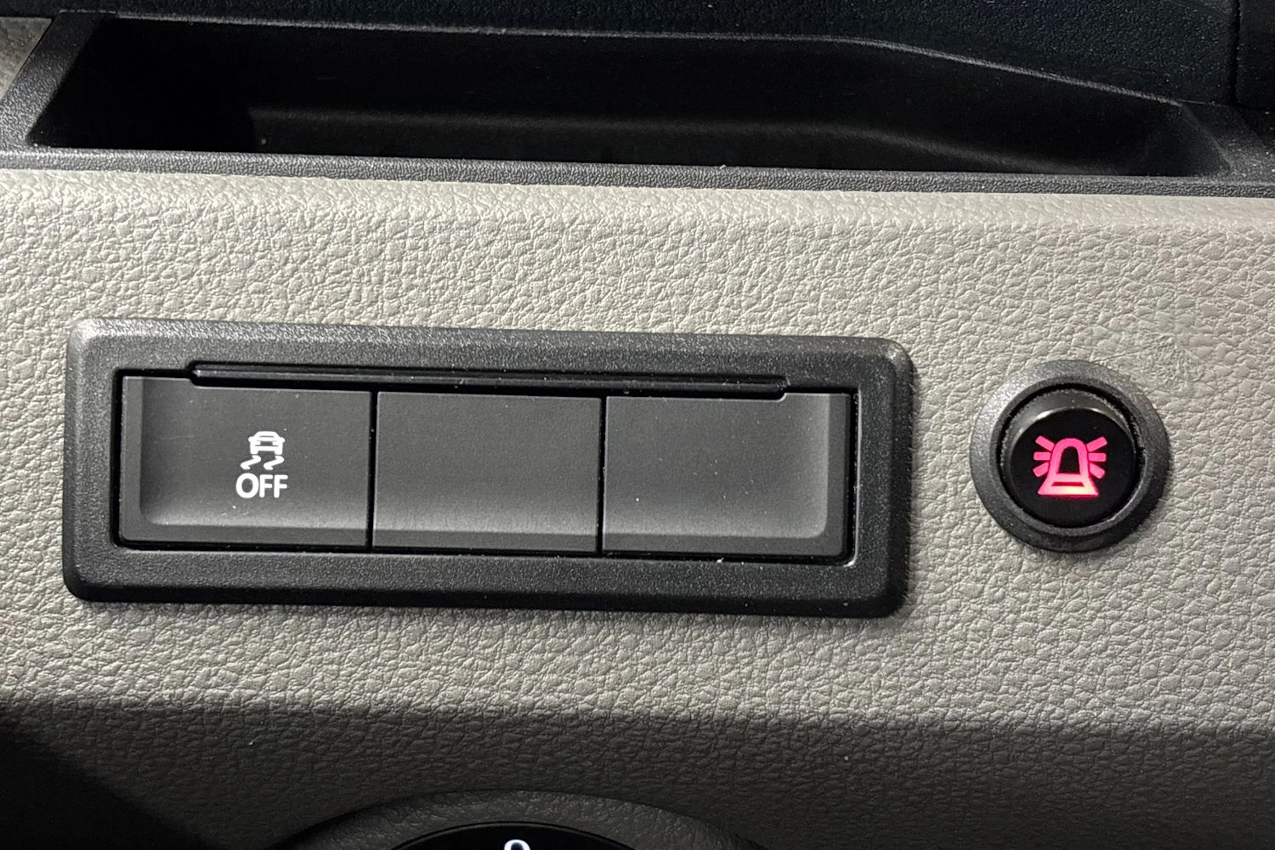 punainen Volkswagen Transporter 2022 kuva 16.