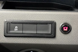 punainen Volkswagen Transporter 2022 kuva 16.