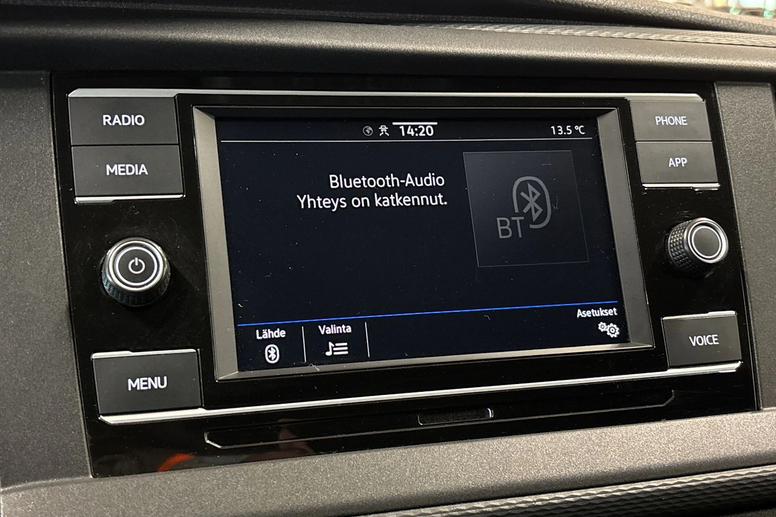 punainen Volkswagen Transporter 2022 kuva 20.