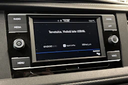 punainen Volkswagen Transporter 2022 kuva 21.