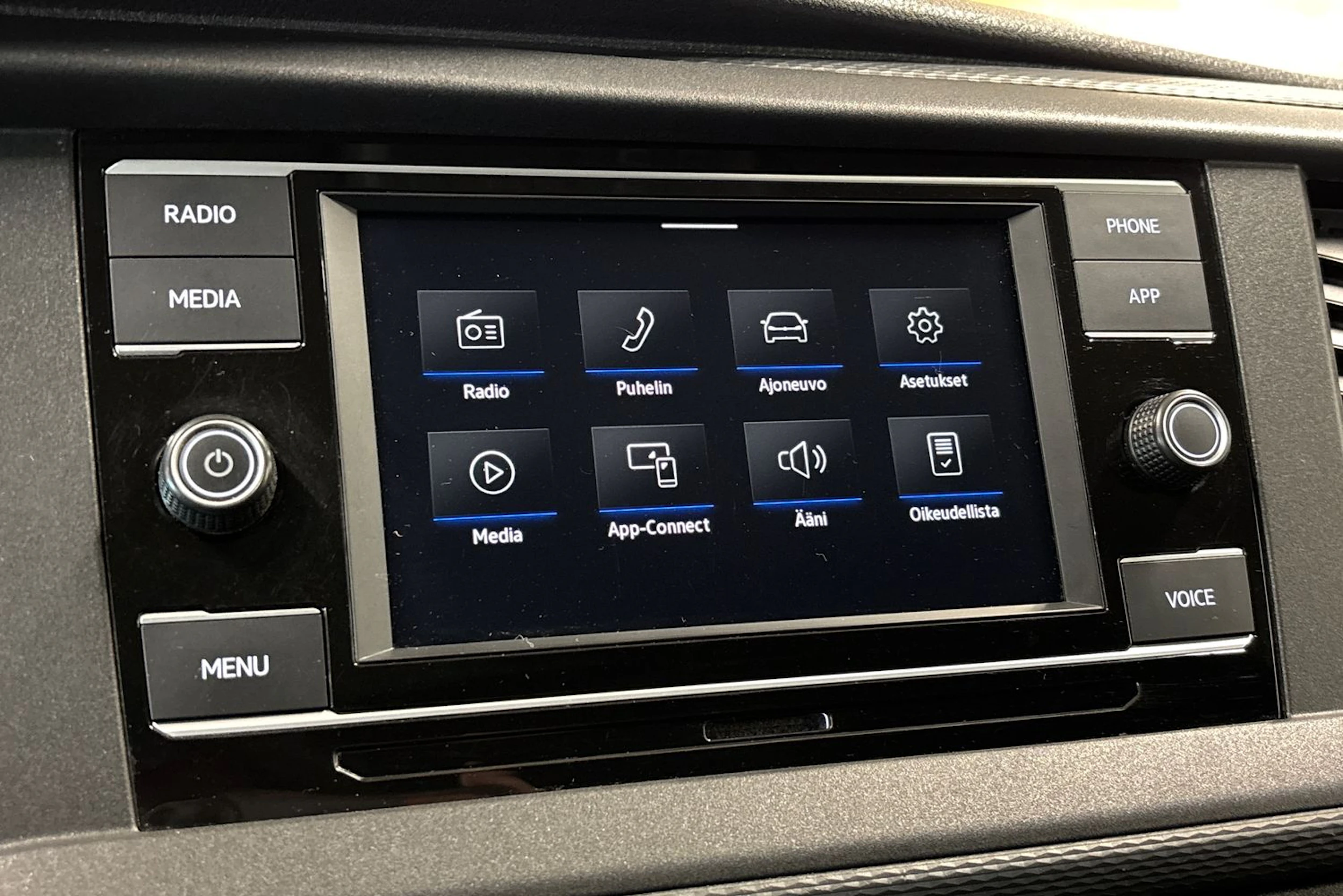 punainen Volkswagen Transporter 2022 kuva 22.