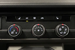 punainen Volkswagen Transporter 2022 kuva 23.