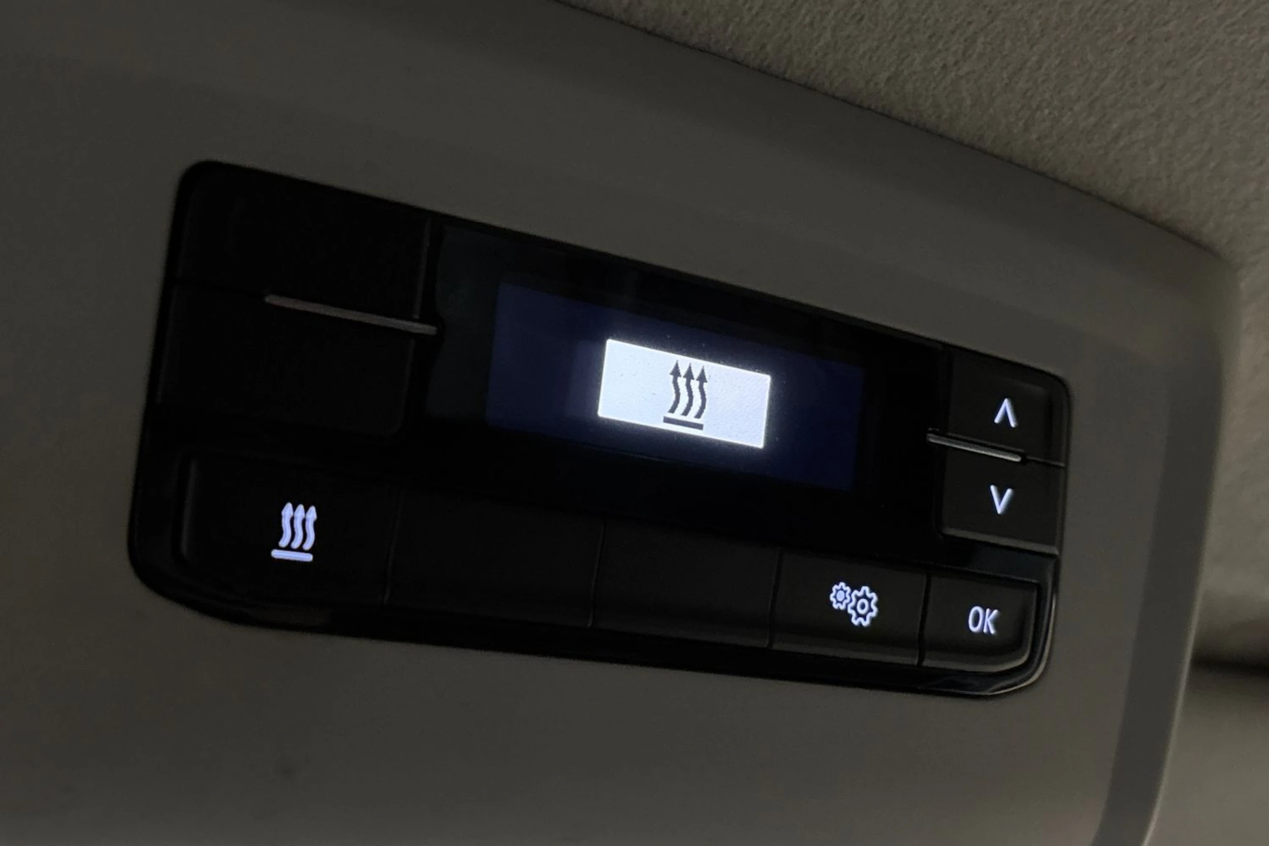 punainen Volkswagen Transporter 2022 kuva 25.