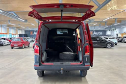 punainen Volkswagen Transporter 2022 kuva 28.