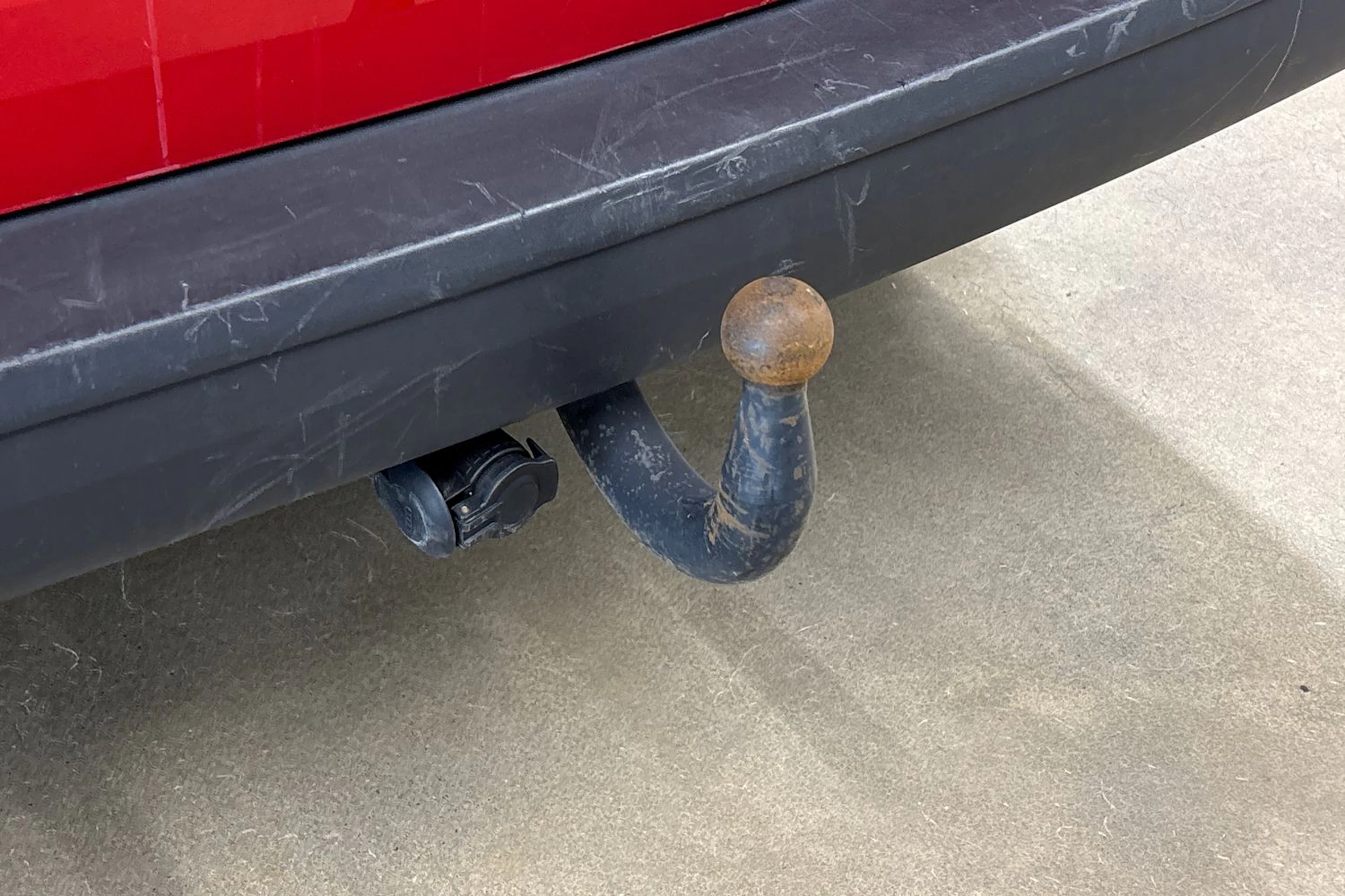 punainen Volkswagen Transporter 2022 kuva 29.