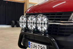 punainen Volkswagen Transporter 2022 kuva 30.