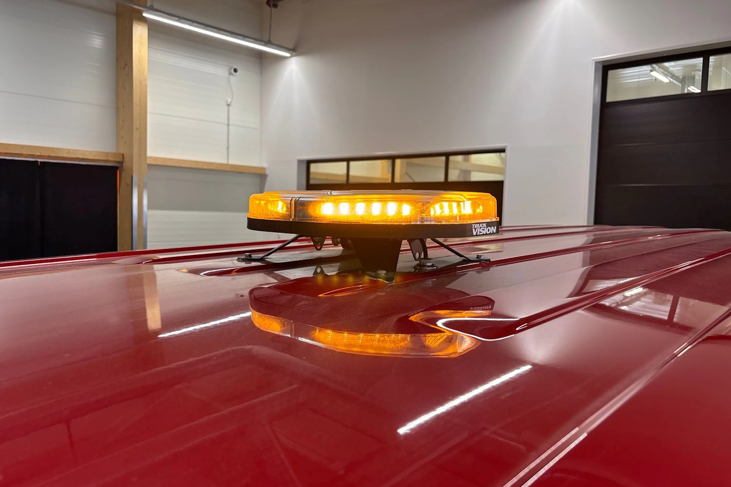 punainen Volkswagen Transporter 2022 kuva 31.