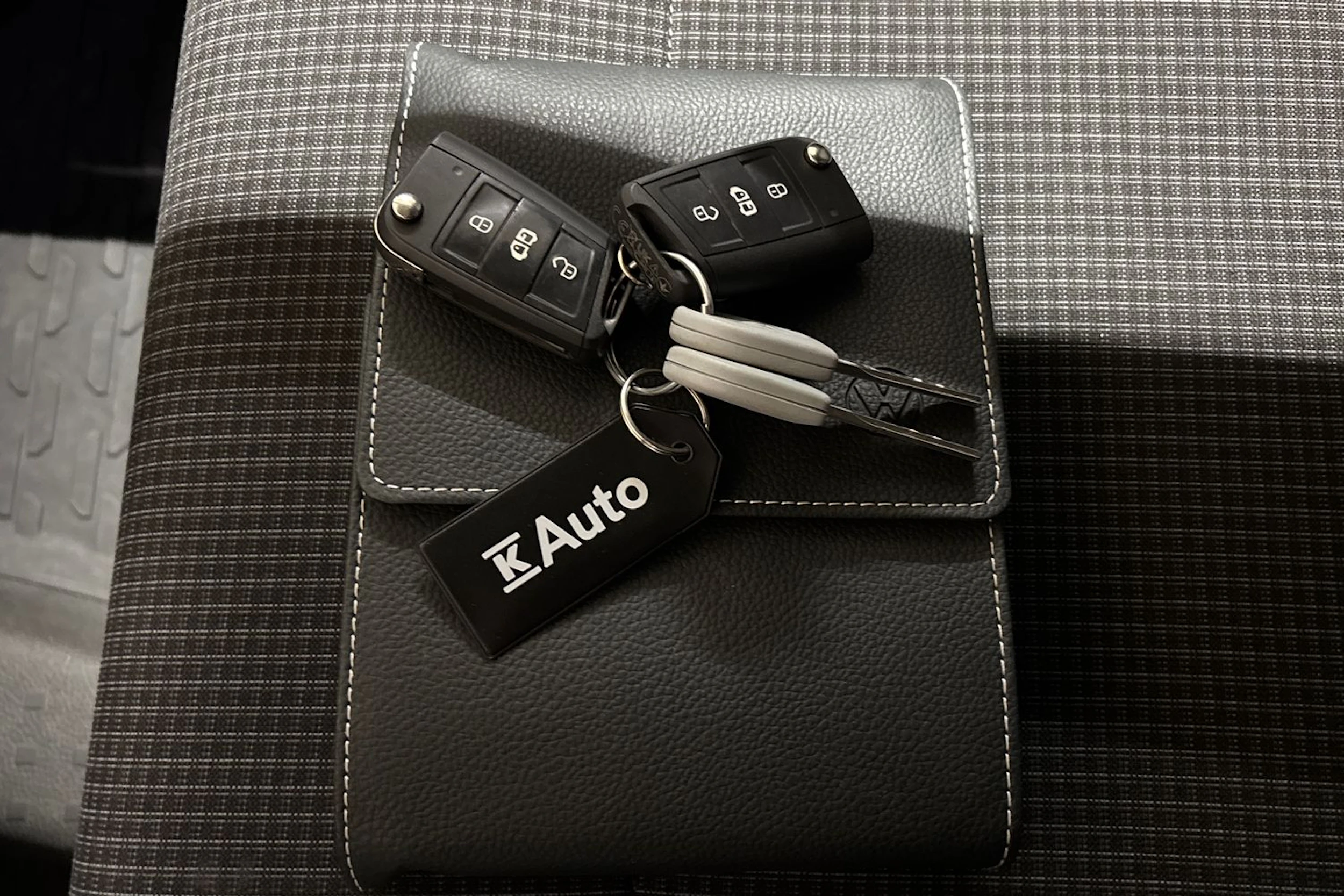 punainen Volkswagen Transporter 2022 kuva 34.