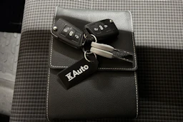 punainen Volkswagen Transporter 2022 kuva 34.