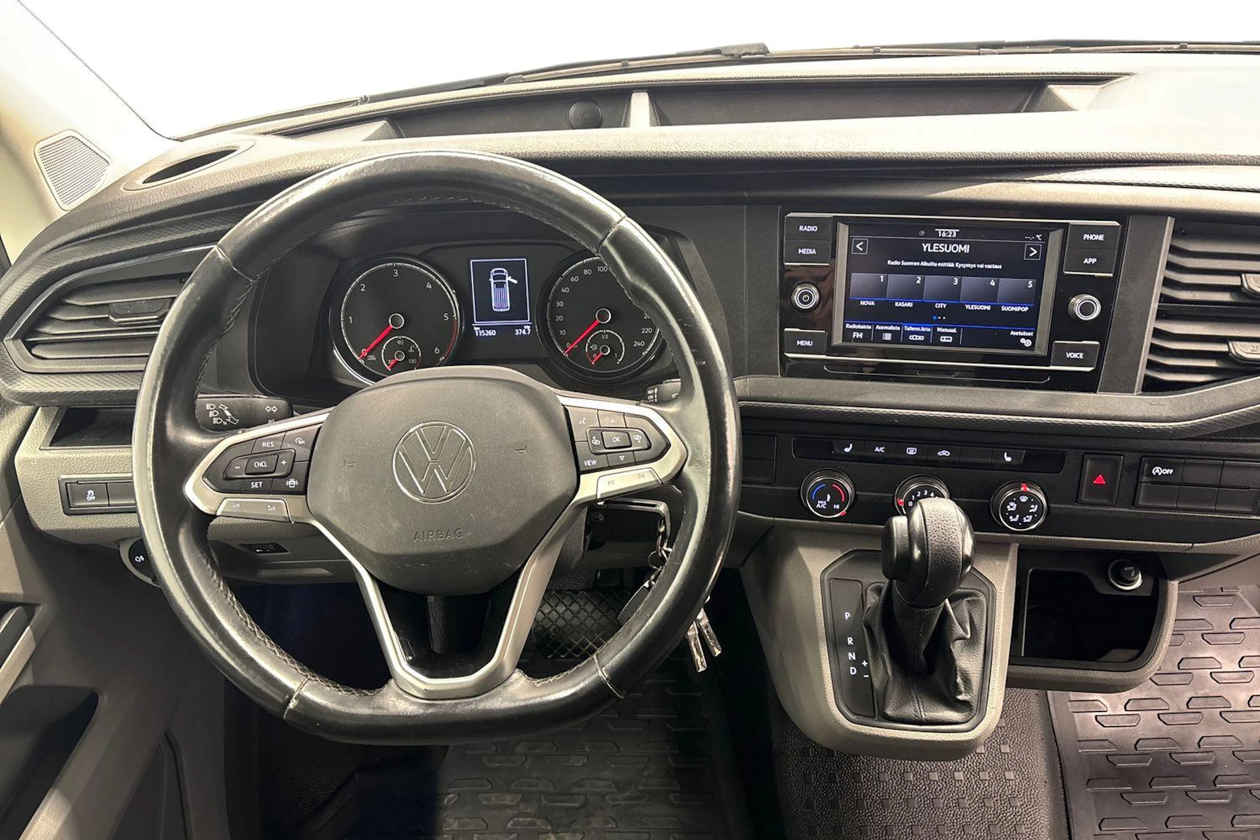 valkoinen Volkswagen Transporter 2022 kuva 7.