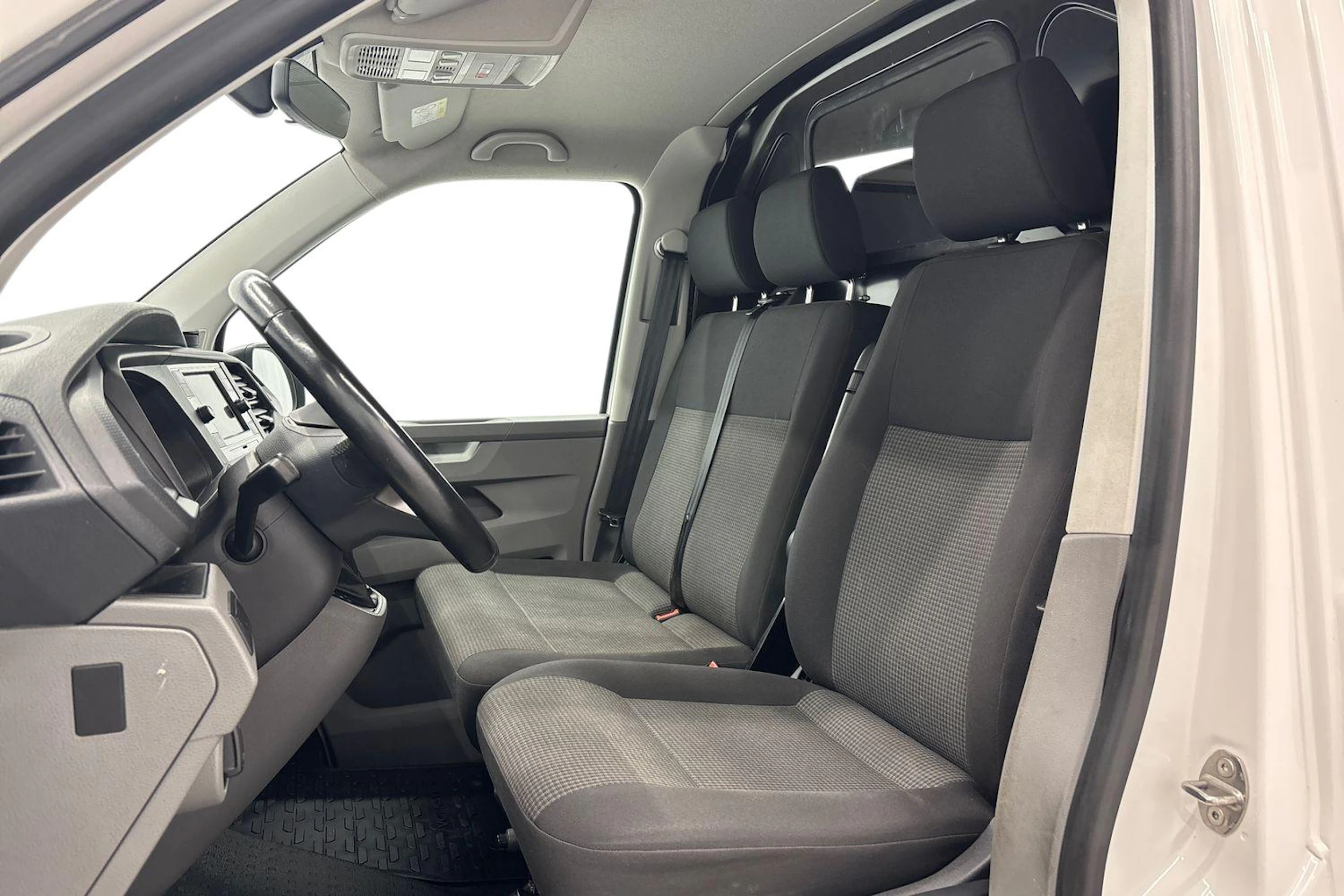 valkoinen Volkswagen Transporter 2022 kuva 8.