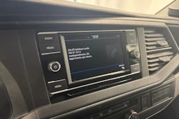 valkoinen Volkswagen Transporter 2022 kuva 17.
