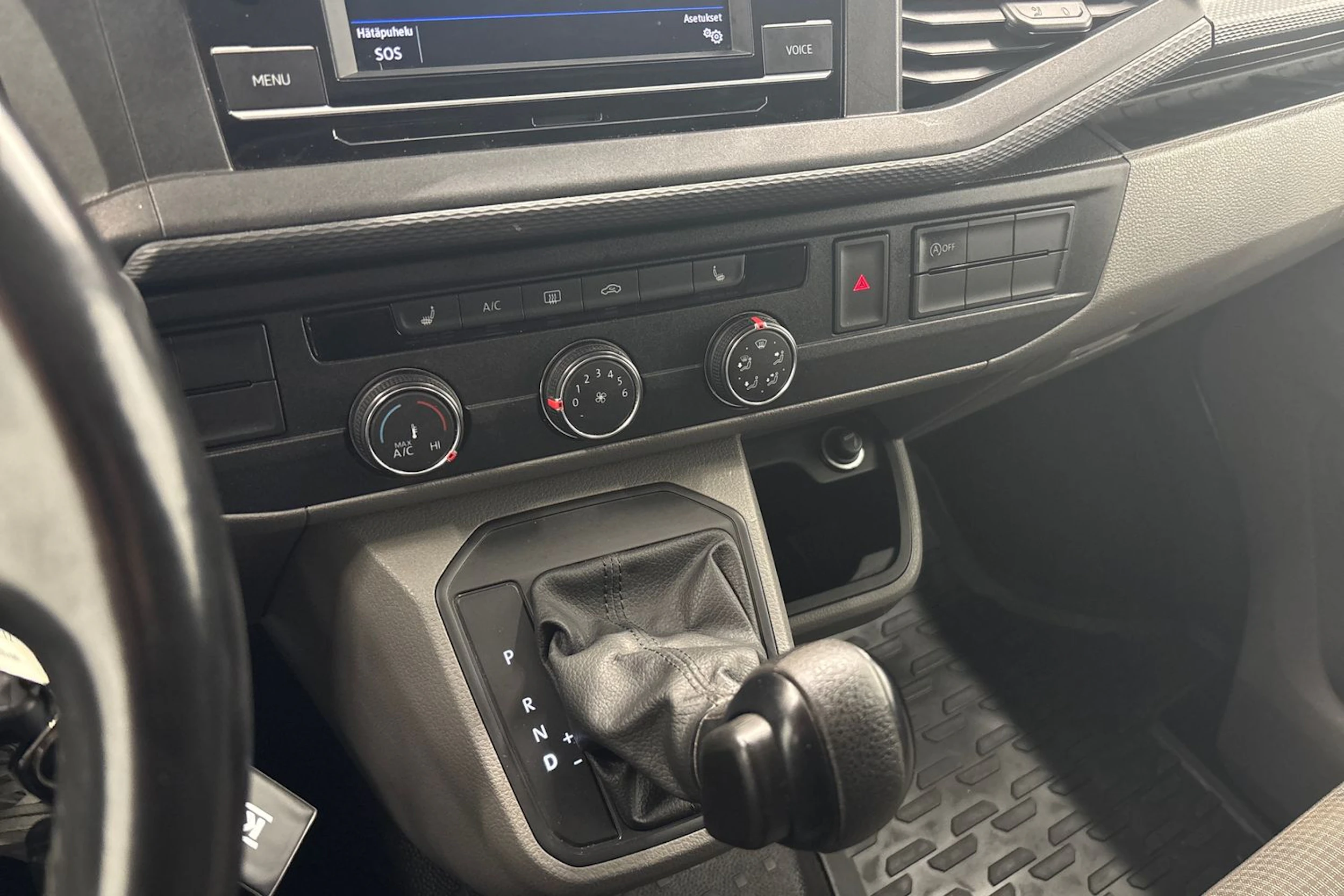 valkoinen Volkswagen Transporter 2022 kuva 20.