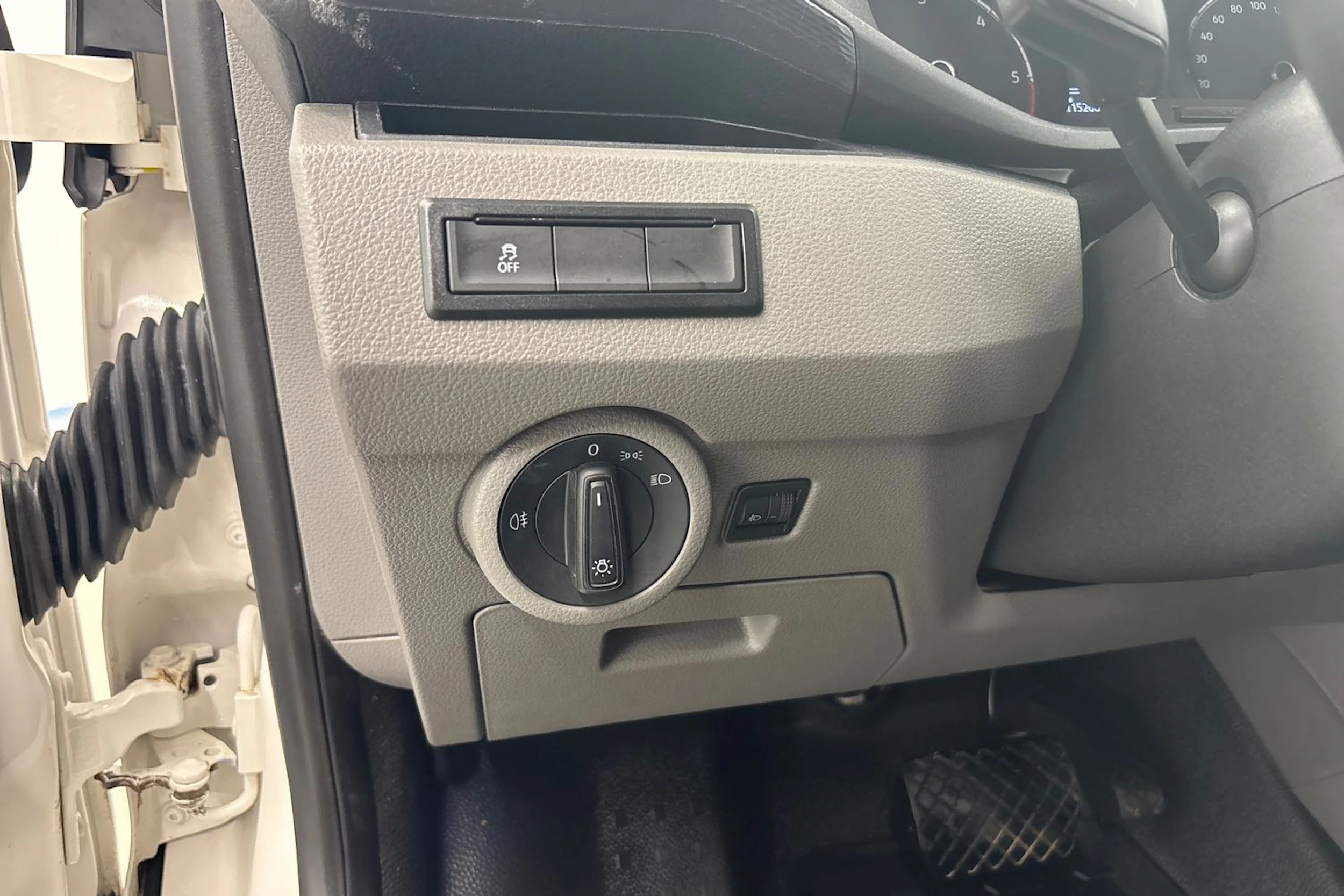 valkoinen Volkswagen Transporter 2022 kuva 22.