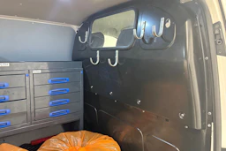 valkoinen Volkswagen Transporter 2022 kuva 25.