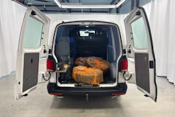 valkoinen Volkswagen Transporter 2022 kuva 27.