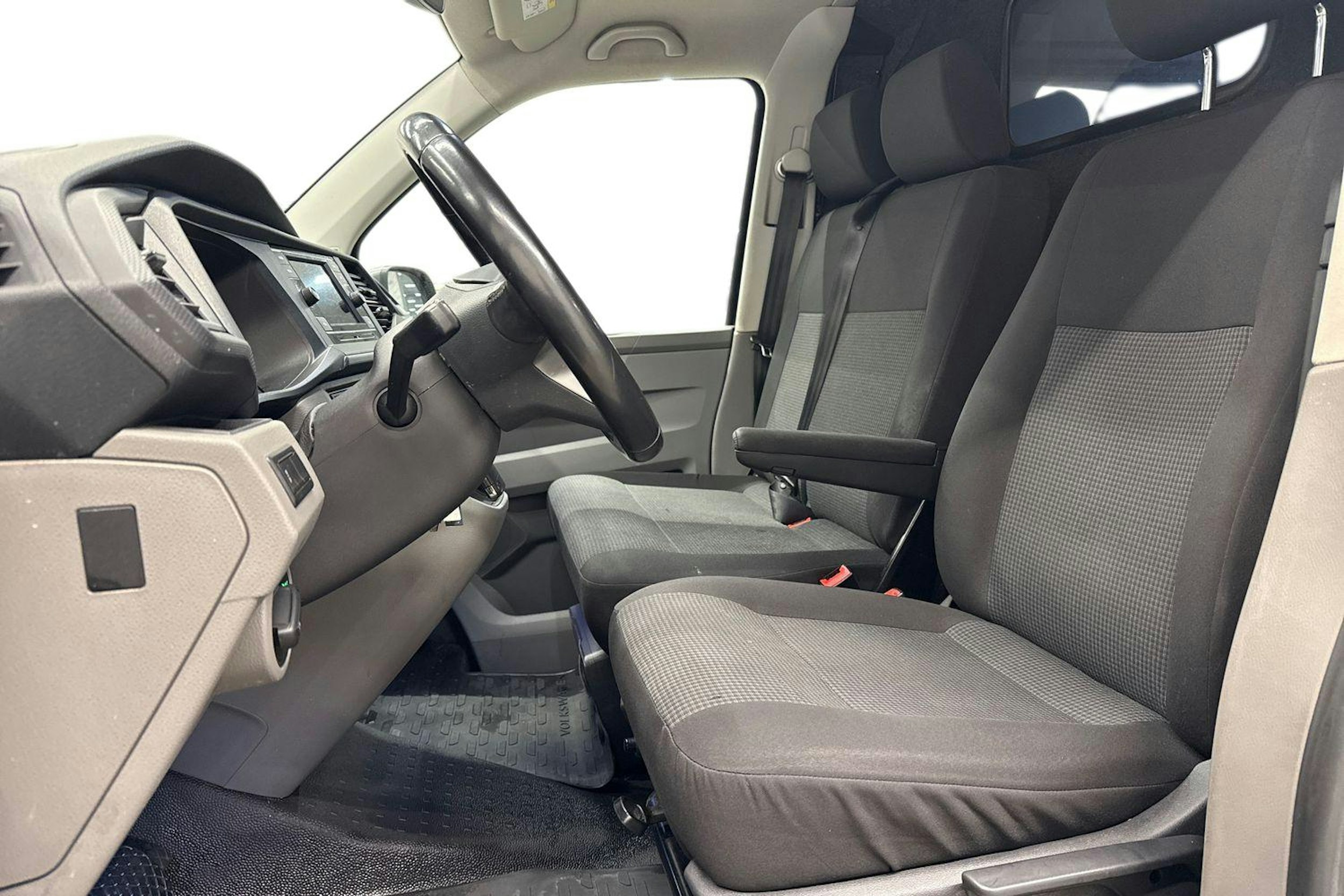 met. harmaa Volkswagen Transporter 2022 kuva 6.