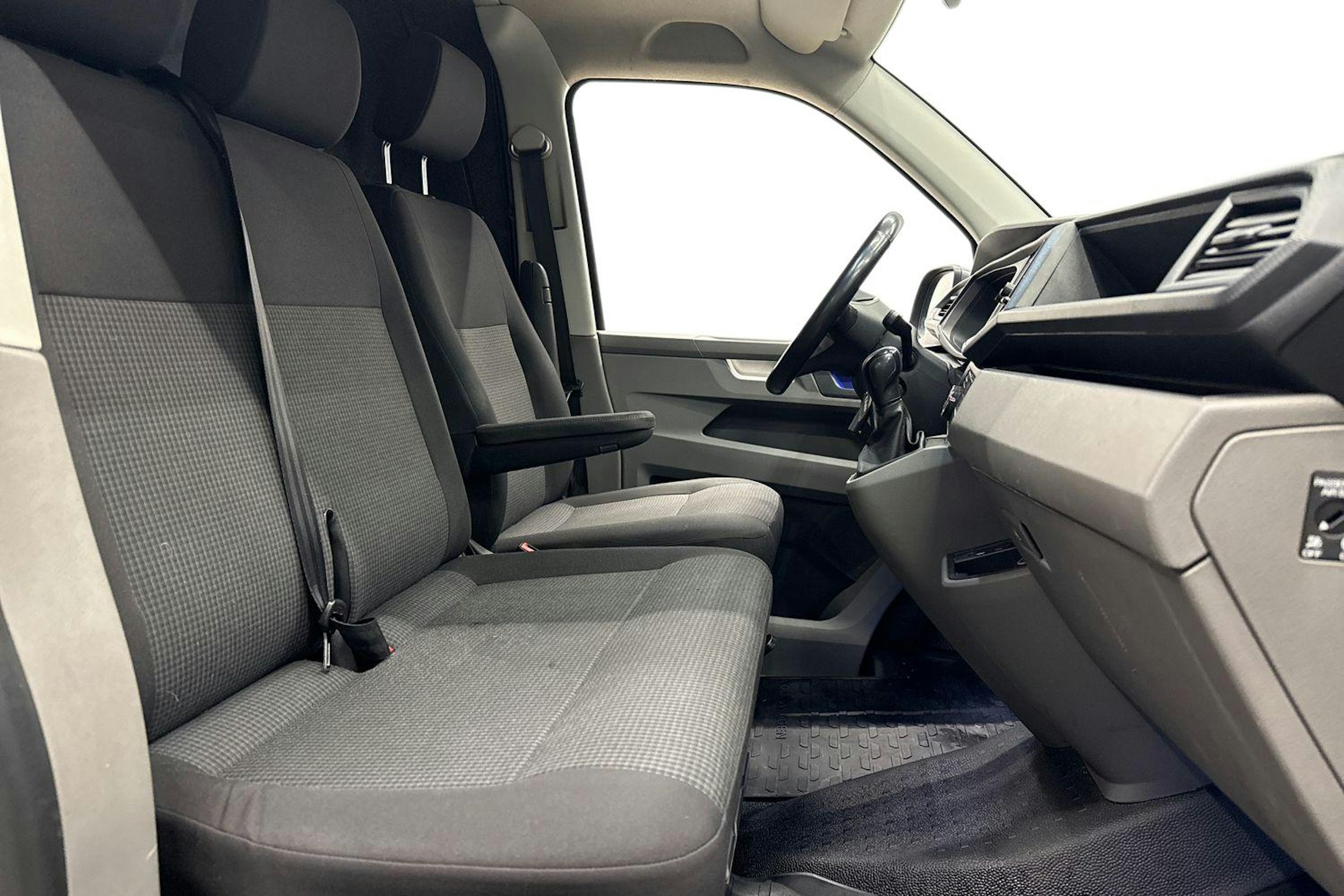 met. harmaa Volkswagen Transporter 2022 kuva 8.