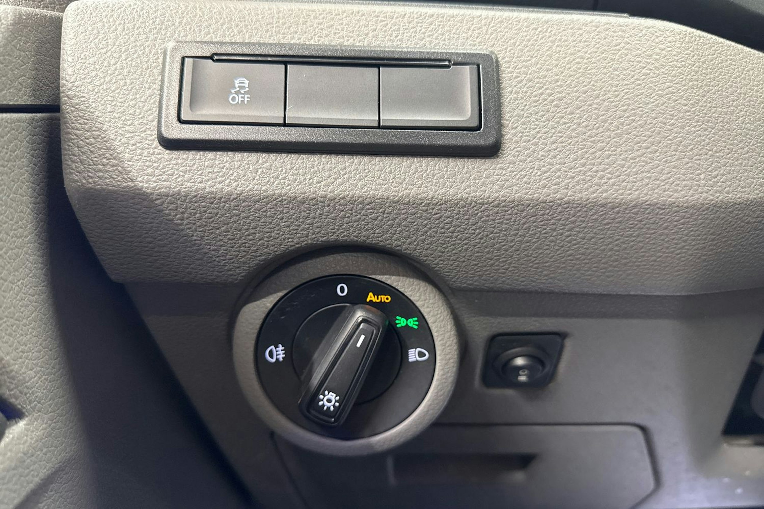 met. harmaa Volkswagen Transporter 2022 kuva 18.