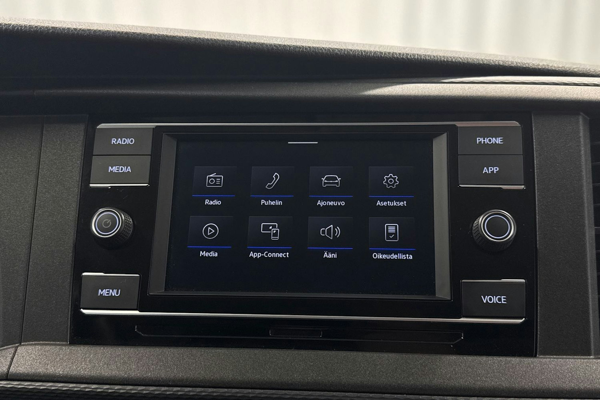 musta Volkswagen Transporter 2022 kuva 17.