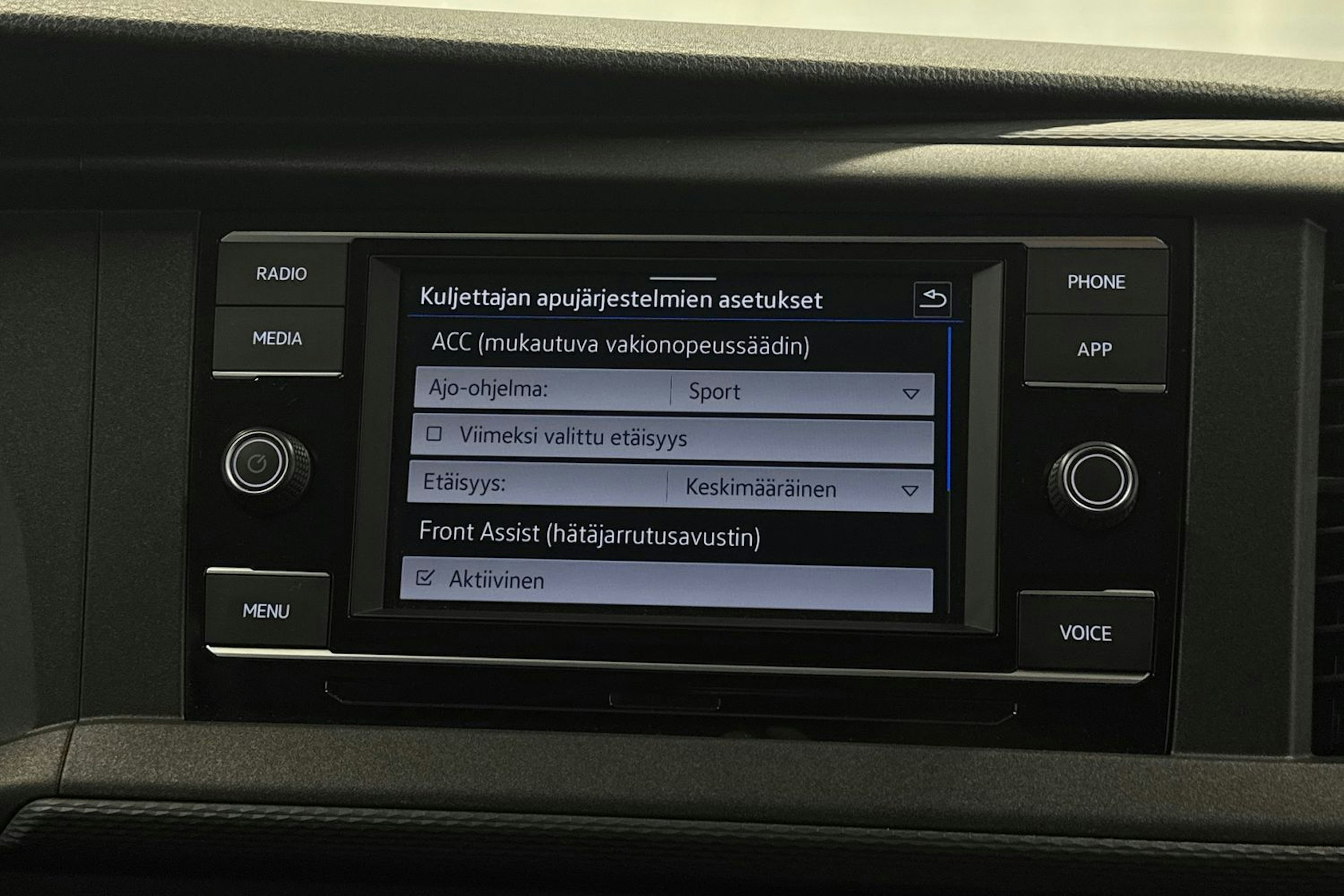musta Volkswagen Transporter 2022 kuva 19.