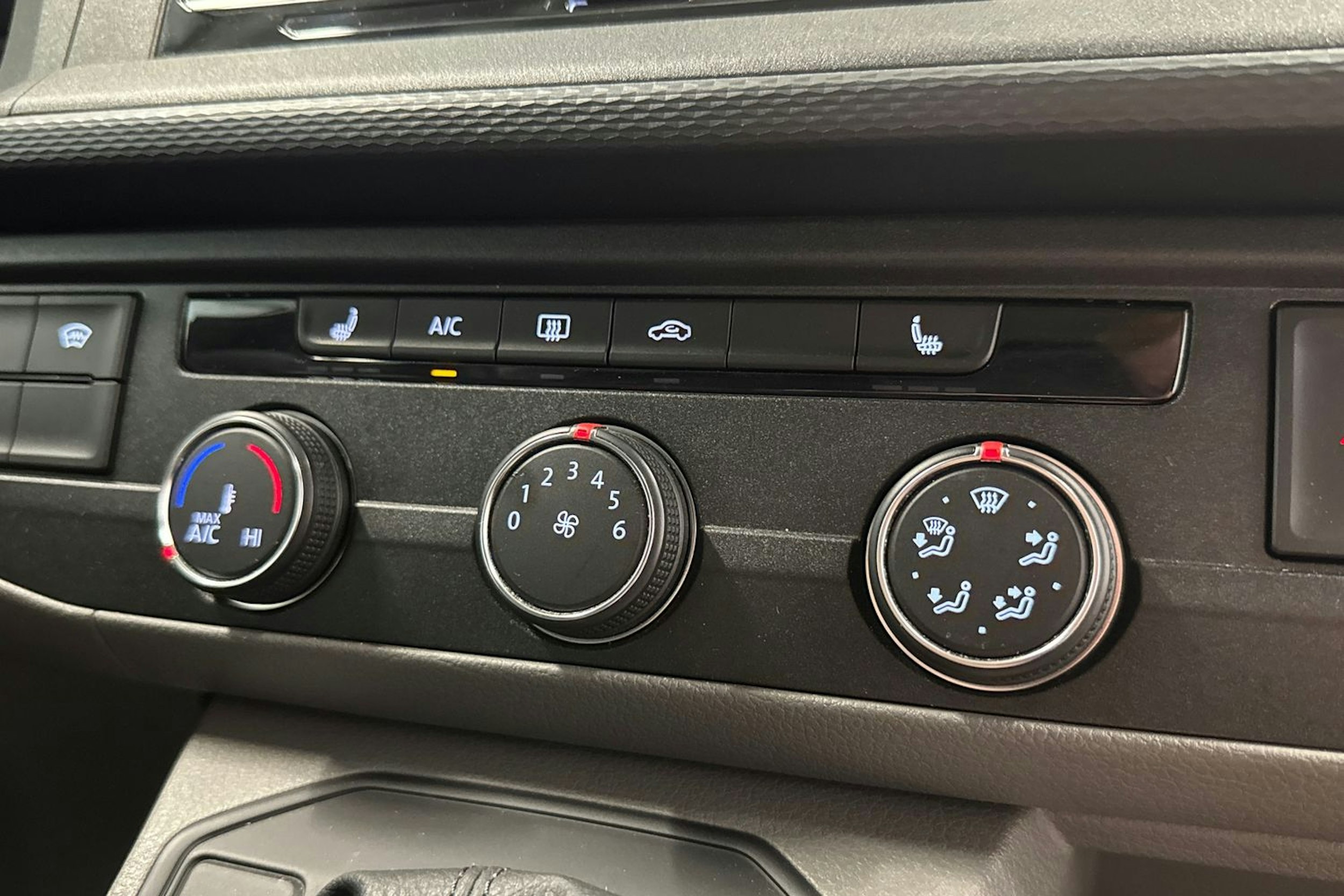 musta Volkswagen Transporter 2022 kuva 20.