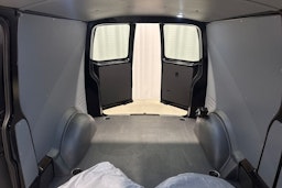musta Volkswagen Transporter 2022 kuva 28.