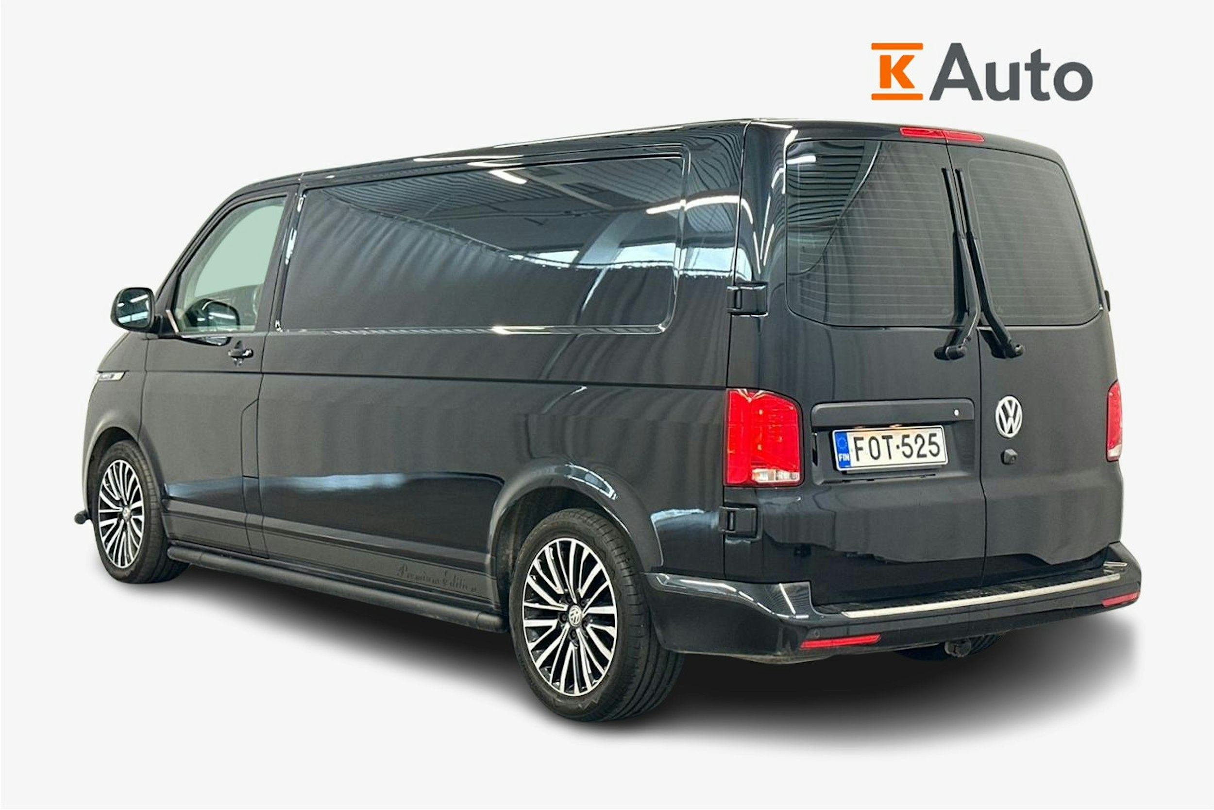 musta Volkswagen Transporter 2022 kuva 2.