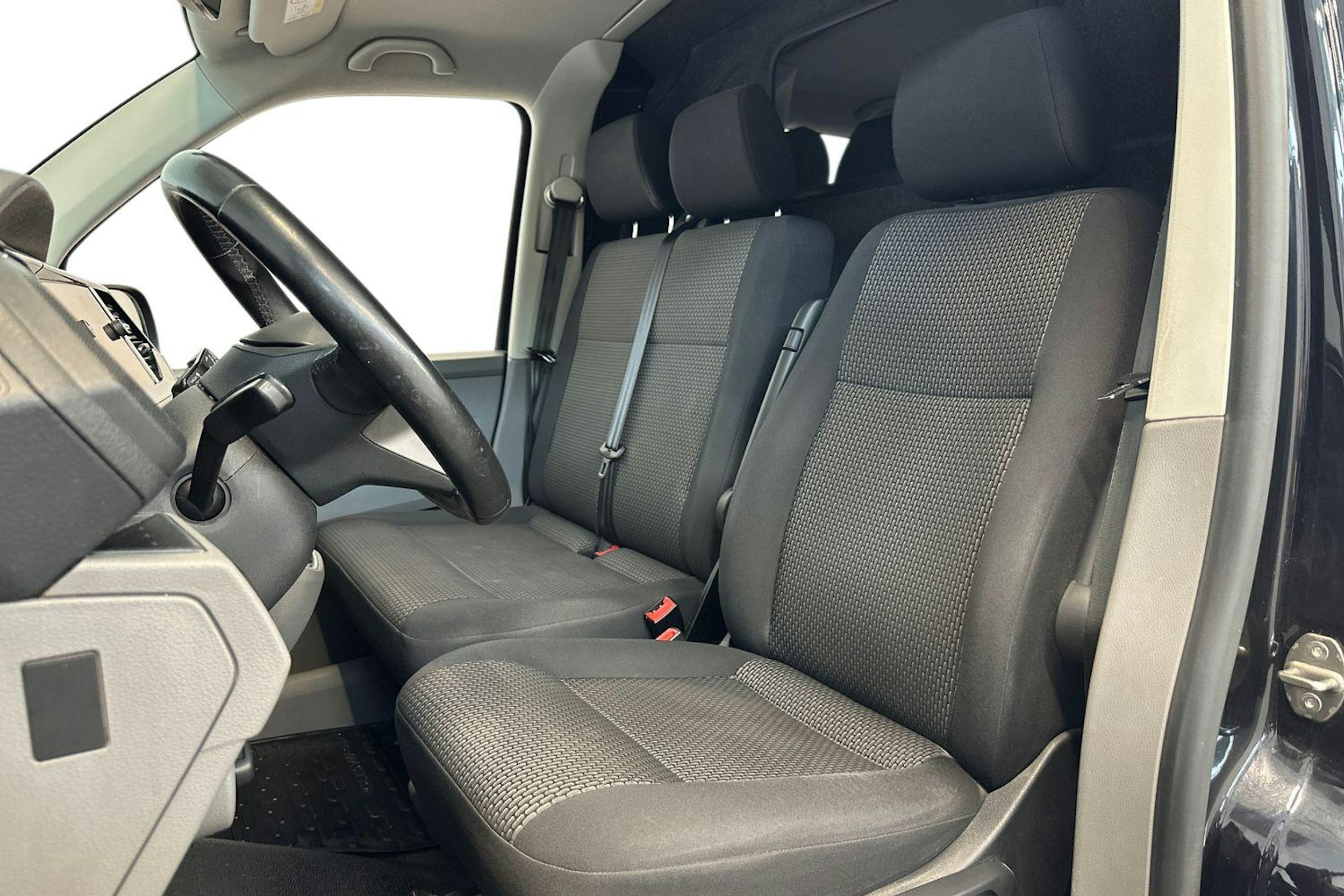 musta Volkswagen Transporter 2022 kuva 9.