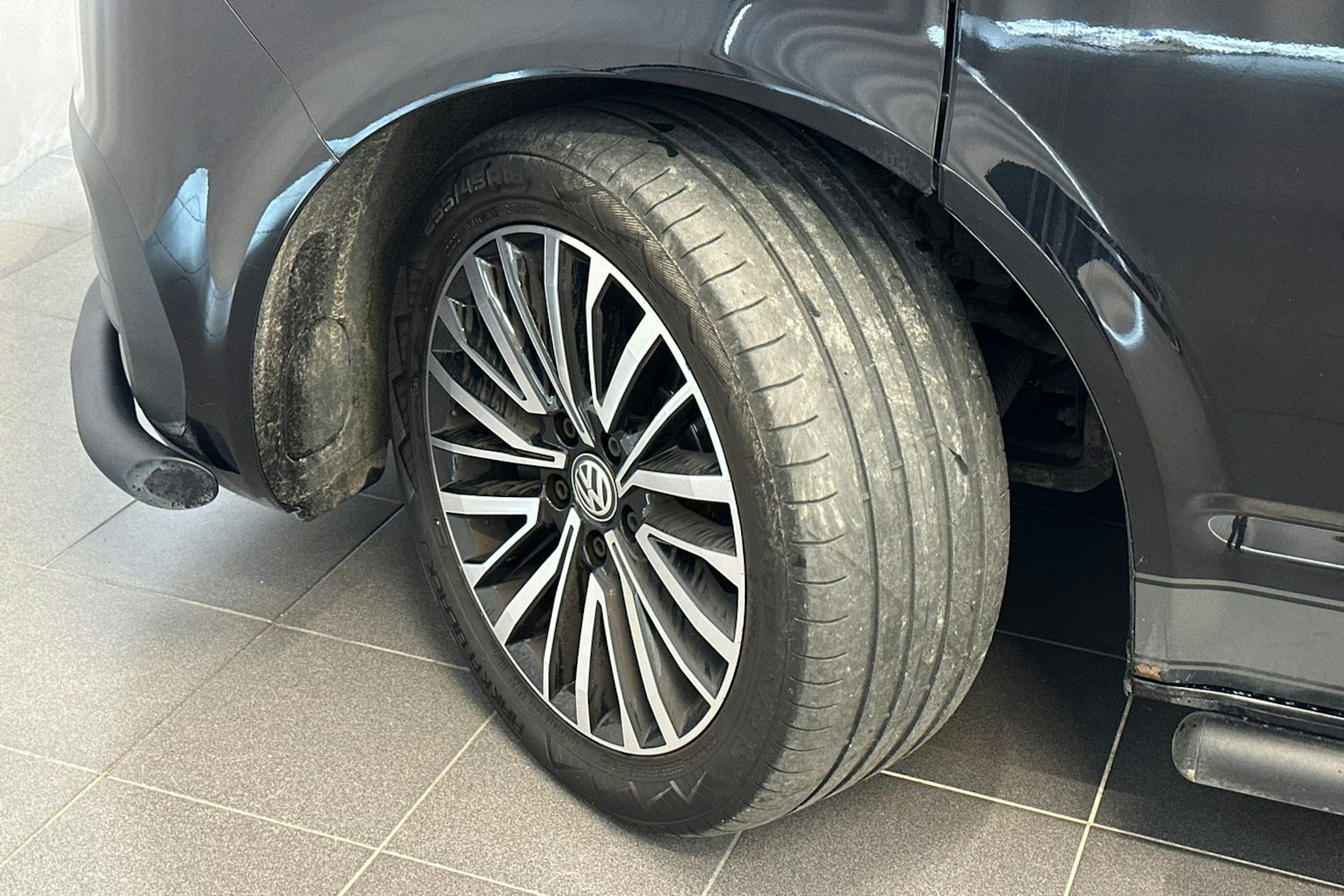 musta Volkswagen Transporter 2022 kuva 13.
