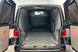 musta Volkswagen Transporter 2022 kuva 14.