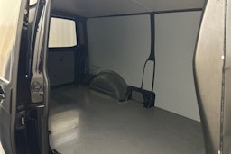 musta Volkswagen Transporter 2022 kuva 15.