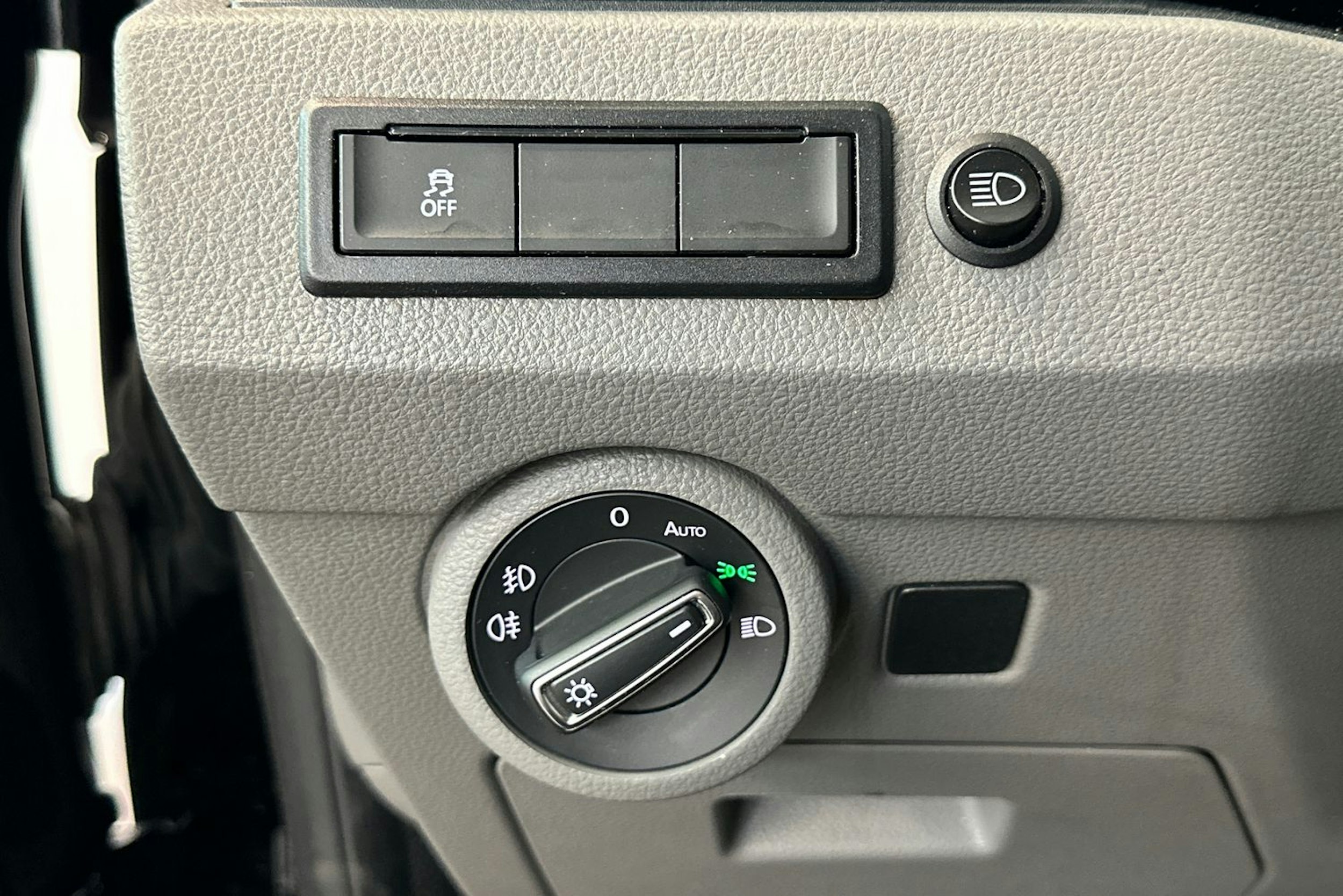 musta Volkswagen Transporter 2022 kuva 17.