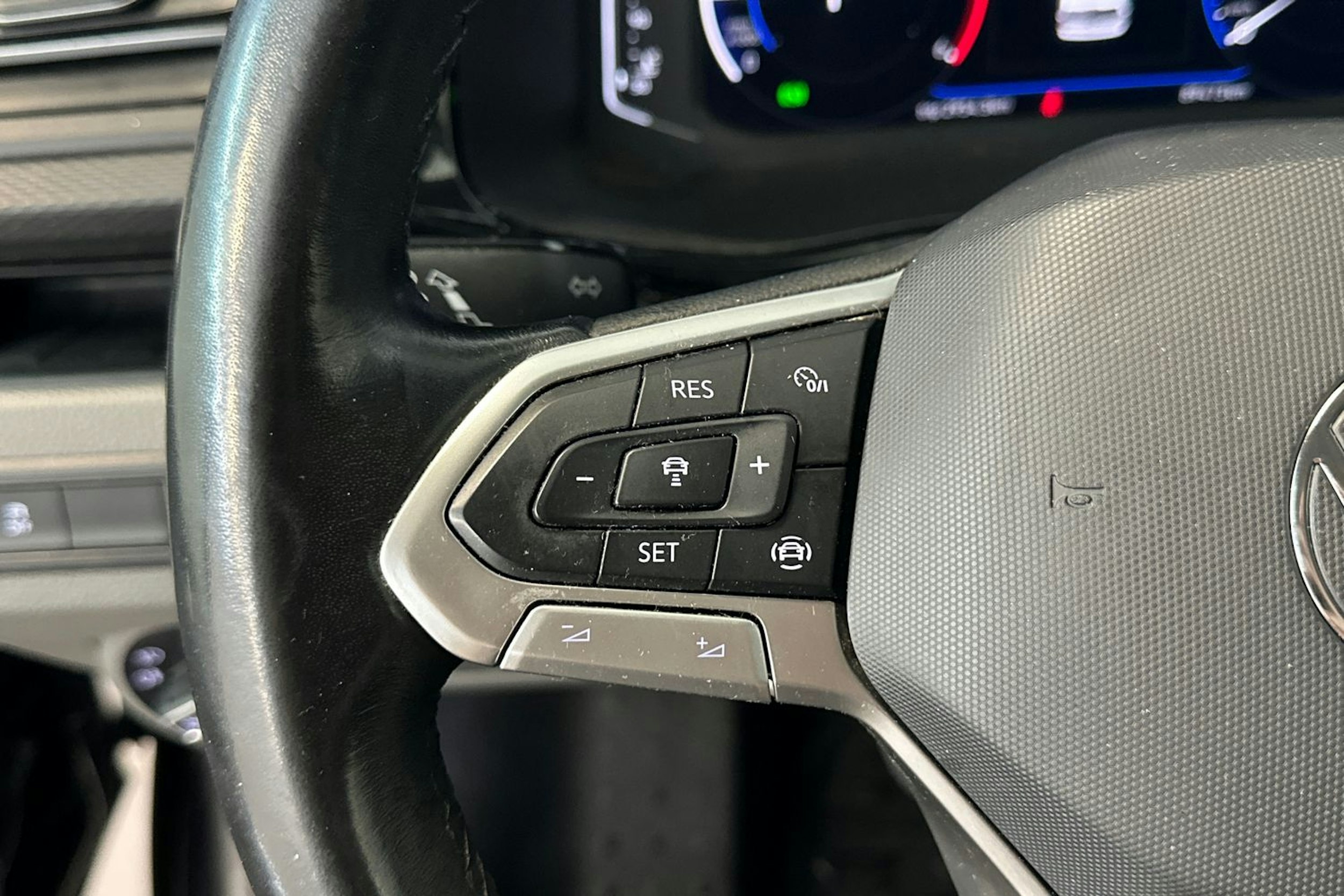 musta Volkswagen Transporter 2022 kuva 18.