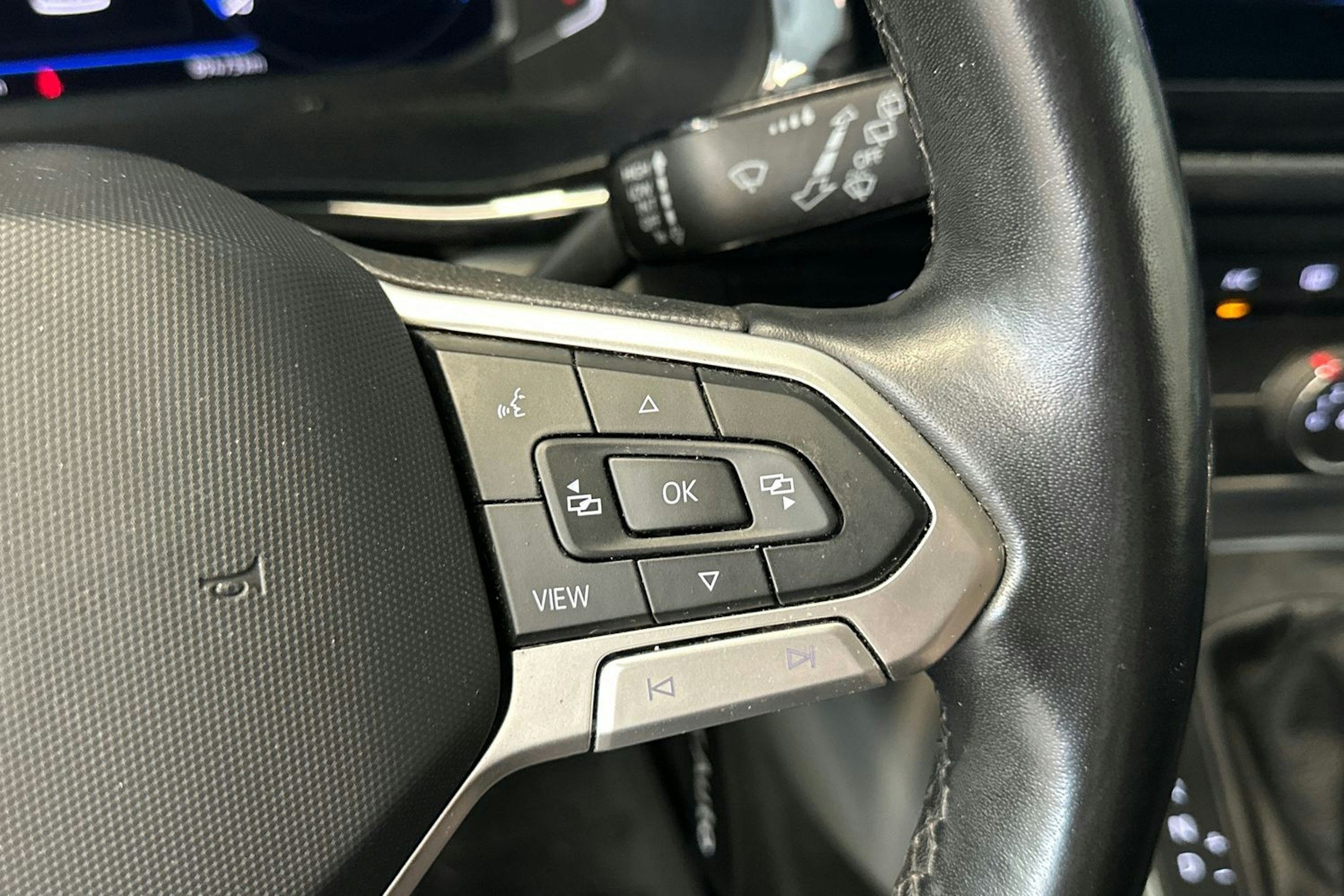 musta Volkswagen Transporter 2022 kuva 19.