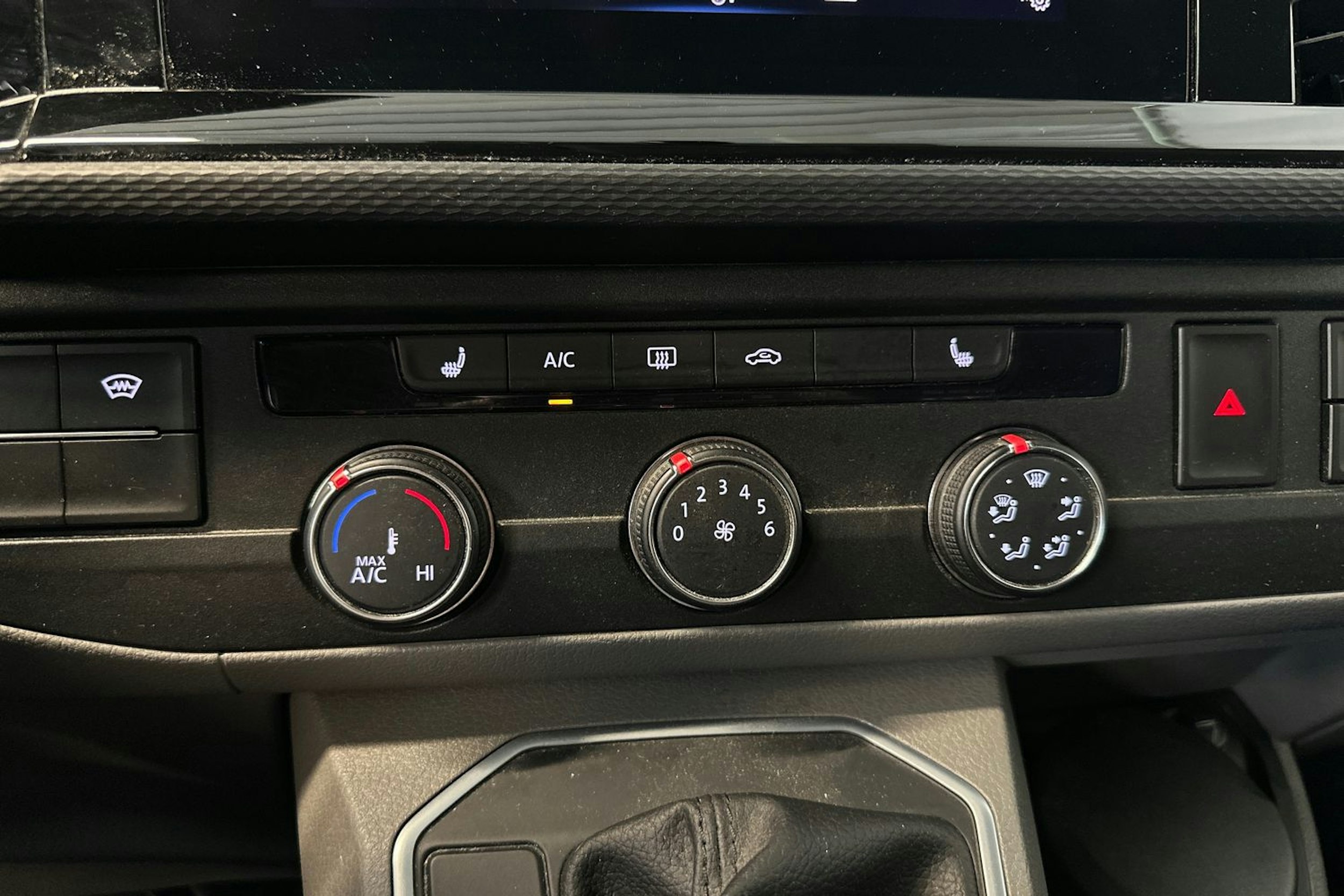 musta Volkswagen Transporter 2022 kuva 22.