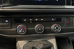 musta Volkswagen Transporter 2022 kuva 22.